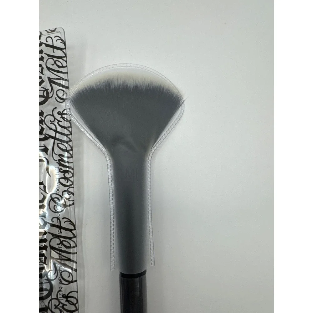 Melt Cosmetics 713 Contour Fan Brush Black Synthetic Bristles with Pouch NEW